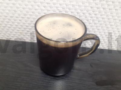 Kavos gėrimas su obuolių sultimis pagrindine nuotrauka