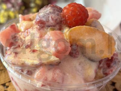 Vaisių salotas „Rugpjūčio kibirkštis“ pagrindine nuotrauka