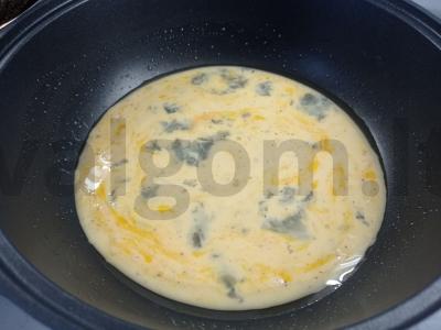 Omletas su kumpiu ir žolelėmis Žingsnis 2