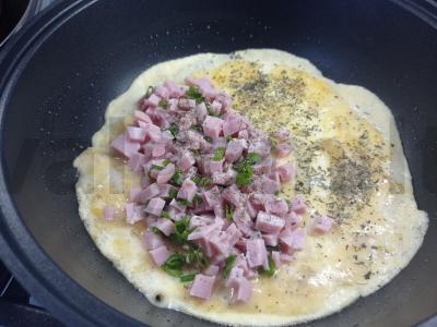 Omletas su kumpiu ir žolelėmis Žingsnis 3