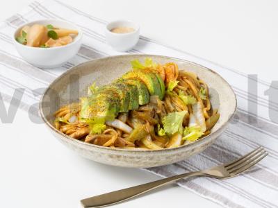 Kalakutienos filė su udon makaronais pagrindine nuotrauka