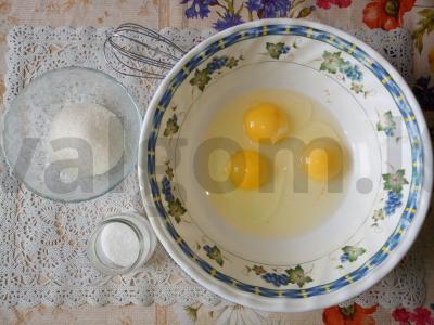 Šokoladiniai blynai su kefyru ir varškės-bananų įdaru Žingsnis 1