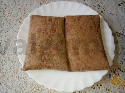 Šokoladiniai blynai su kefyru ir varškės-bananų įdaru pagrindine nuotrauka