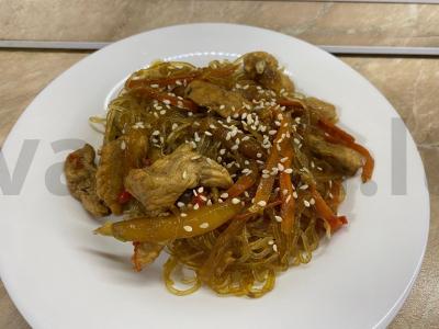 Wok su kalakutiena, funchoza ir daržovėmis pagrindine nuotrauka