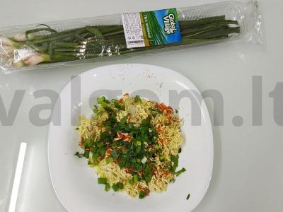 Greitas sriuba su dešrelėmis ir žaliu svogūnu Žingsnis 2