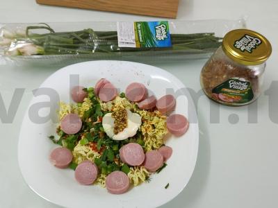 Greitas sriuba su dešrelėmis ir žaliu svogūnu Žingsnis 5