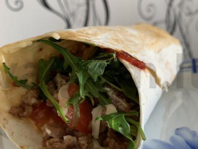 Burrito su jautienos faršu ir rukola pagrindine nuotrauka