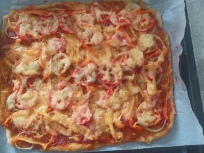 Pica su dešra, pomidorais ir paprikomis pagrindine nuotrauka