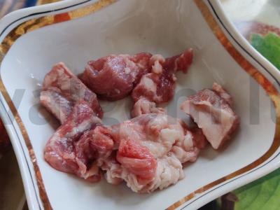 Kiaulienos šašlykas ant kokoso pluošto Žingsnis 1