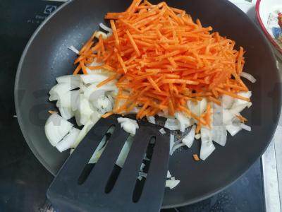 Vištienos blauzdelės grietinėlės padaže Žingsnis 3