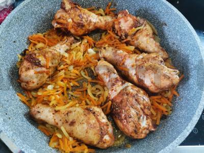 Vištienos blauzdelės grietinėlės padaže Žingsnis 4