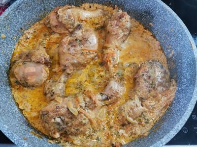 Vištienos blauzdelės grietinėlės padaže Žingsnis 7