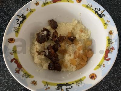 Kuskusas su datulėmis ir razinomis Žingsnis 4