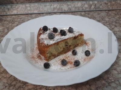 Obuolių šarlotė pagrindine nuotrauka