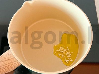 Troškinta raudona kopūstai su obuolių actu Žingsnis 1