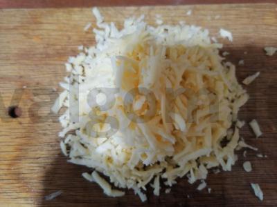 Žiedinių kopūstų, sūrio ir grietinės apkepas Žingsnis 2