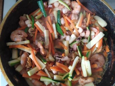 Grikių makaronai su krevetėmis ir daržovėmis Žingsnis 3