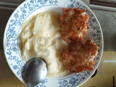 Kalakutienos sūrio kotletai pagrindine nuotrauka