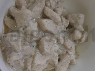 Vištienos krūtinėlė grietinėlės padaže pagrindine nuotrauka