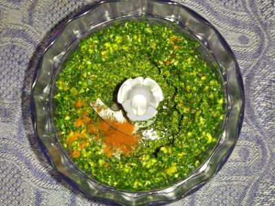 Spagečiai su salierų, graikinių riešutų, česnako ir alyvuogių aliejaus padažu Žingsnis 4