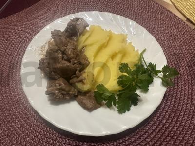 Bulvių košė su švelnia kalakutienos kepenėle pagrindine nuotrauka