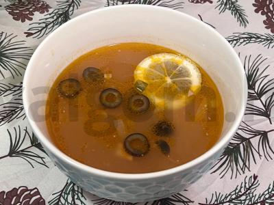 Sultinys su medžiotojų dešrelėmis pagrindine nuotrauka