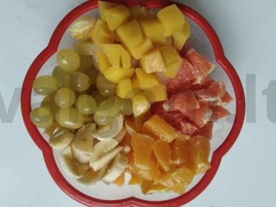 Lengvas vaisių salotas su migdolais Žingsnis 2