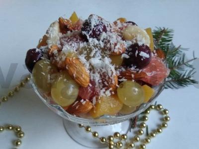 Lengvas vaisių salotas su migdolais pagrindine nuotrauka