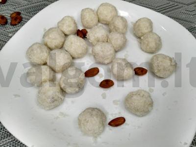 Šokoladiniai saldainiai su migdolais ir kokosų drožlėmis Žingsnis 2