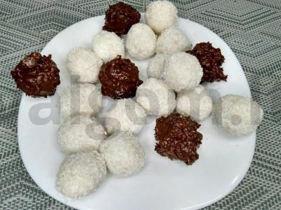 Šokoladiniai saldainiai su migdolais ir kokosų drožlėmis Žingsnis 3