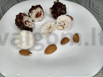 Šokoladiniai saldainiai su migdolais ir kokosų drožlėmis pagrindine nuotrauka