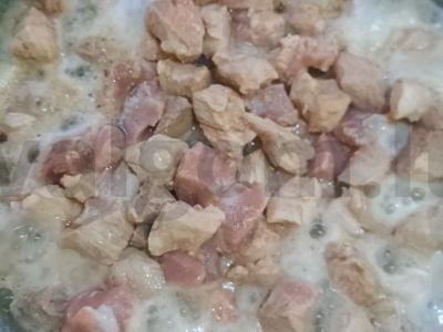 Kiaulienos guliašas su šonine ir svogūnais Žingsnis 3