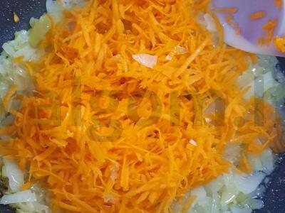 Kiaulienos guliašas su šonine ir svogūnais Žingsnis 5