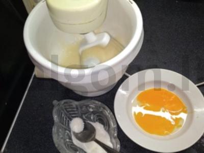 Greita varškės apkepą lėtojoje viryklėje Žingsnis 1