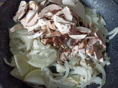 Makaronai su grybais grietinėlės padaže Žingsnis 1