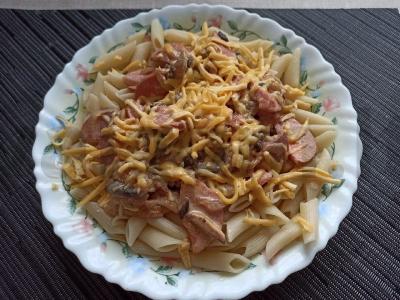 Makaronai su grybais grietinėlės padaže pagrindine nuotrauka