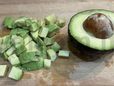 Lašišos tartaras su avokadu ir mangų padažu Žingsnis 1