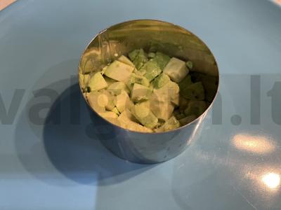 Lašišos tartaras su avokadu ir mangų padažu Žingsnis 2