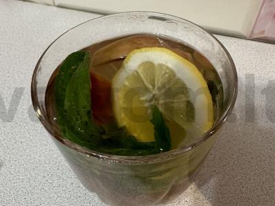 Vasaros gaivus kompotas su citrina ir mėta pagrindine nuotrauka