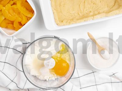 Varškės pyragas su konservuotais persikais Žingsnis 2