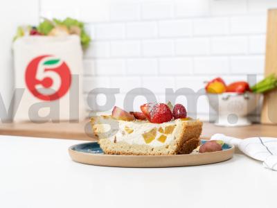 Varškės pyragas su konservuotais persikais pagrindine nuotrauka