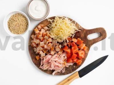 Kalakutienos salotos su rūkytomis vištienos šlaunelėmis Žingsnis 1