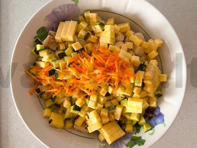 Daržovių troškinys su vištiena kiaušinyje Žingsnis 3