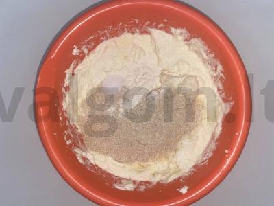 Sultingi varškės sūreliai su jogurtu Žingsnis 1