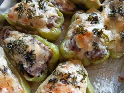 Paprikos su įdaru puselėse pagrindine nuotrauka